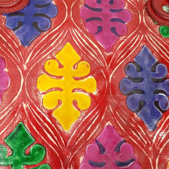 VIVID by Sukriti 100% Leather Red Damask Pattern Hand-Painted Bag - Picture 5 of 16